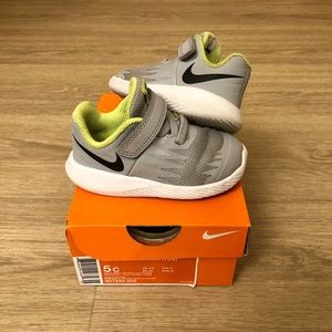 Nike Toddler Sz 5 boy shoes